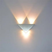Moderne LED Wandleuchte im Dreiecksdesign - Moderne-Lampen.de