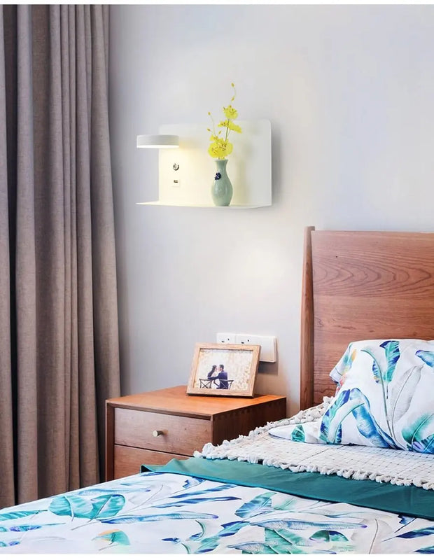 LED Wandleuchte für Nachttisch mit USB-Ladegerät - Moderne-Lampen.de